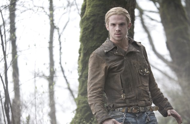 In Twilight (2008) the sexy, daring James (who has no last name) is played by Cam Gigandet. He’s a tracker who hunts humans down just for the fun of it before sucking the life out of them.  