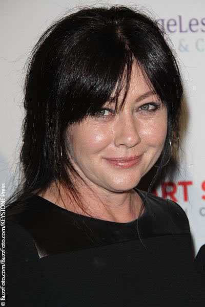 Shannen Doherty shaves head during breast cancer battle « Celebrity ...