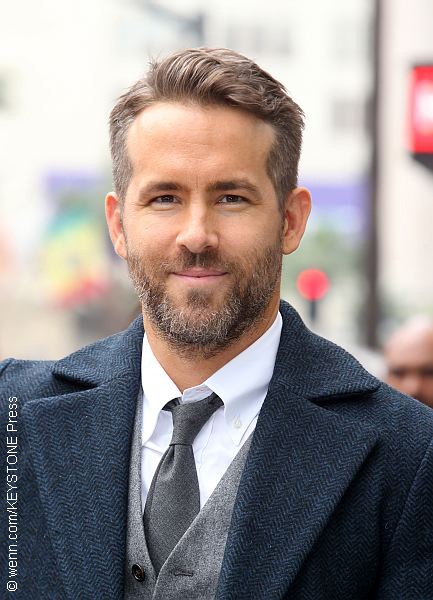 Ryan Reynolds named Man of the Year by Harvard « Celebrity Gossip and ...