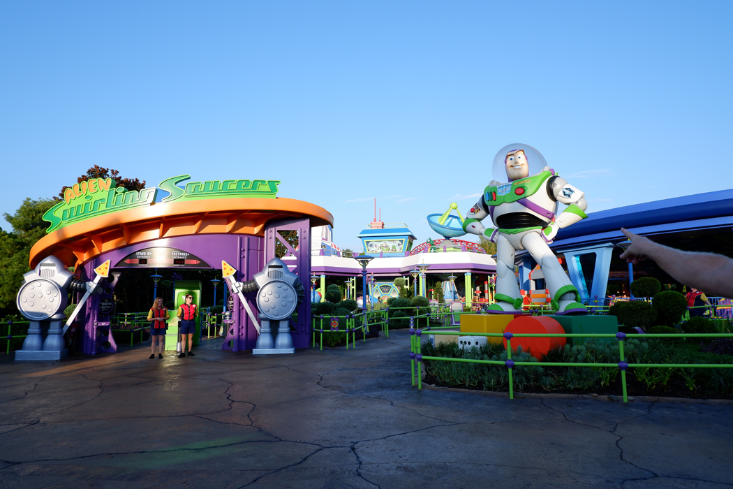 Alien Swirling Saucers entrance « Celebrity Gossip and Movie News